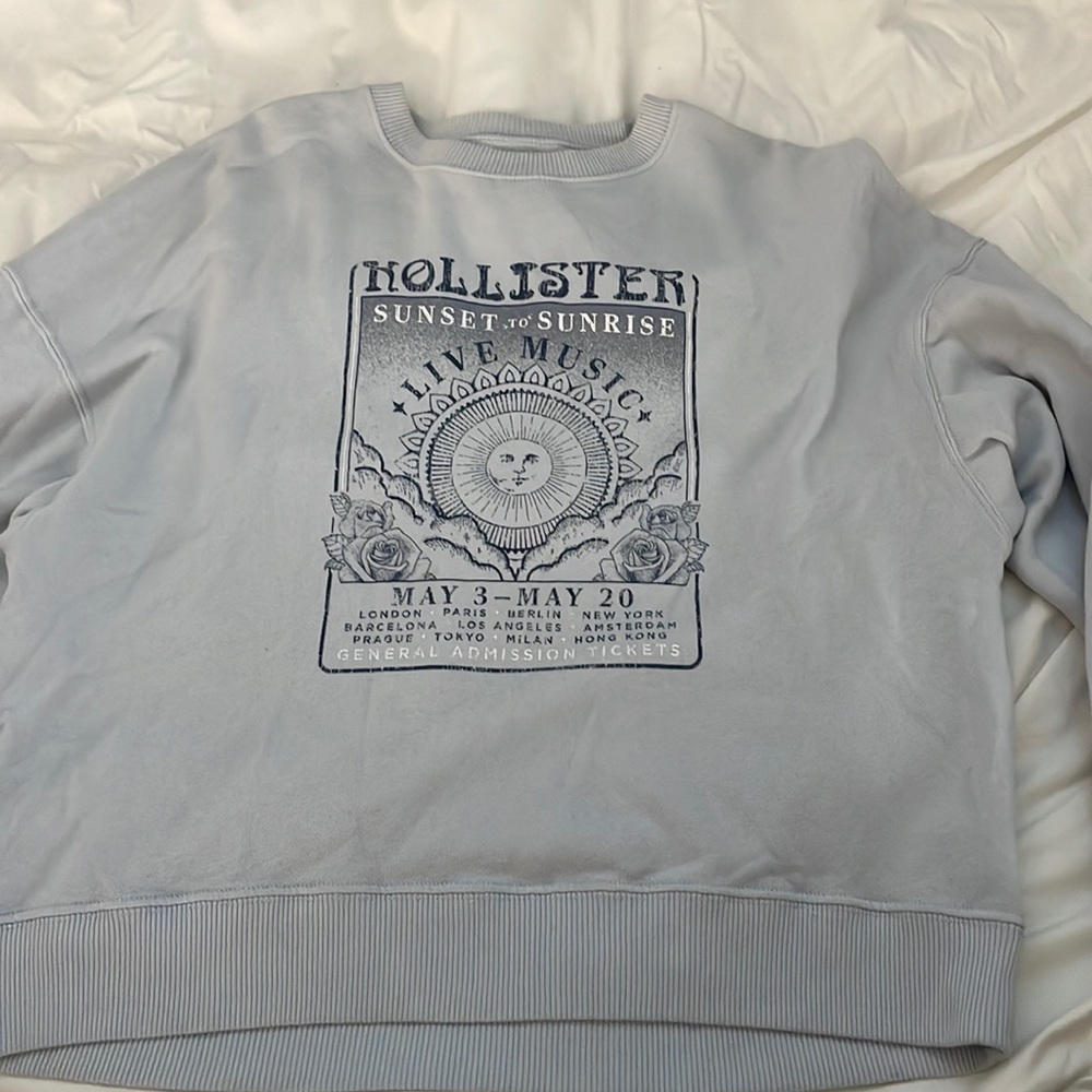 Super cute crewneck!